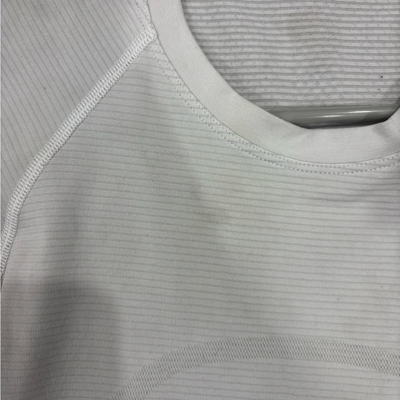 Lululemon swiftly tech size 4 - Picture 6 of 7